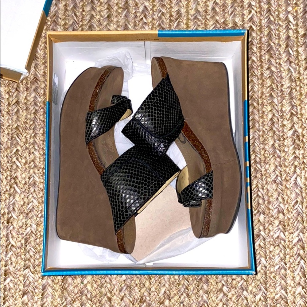 Brown Wedges